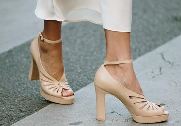 Qué pedicura elegir si vas a una boda con zapatos nude (y tienes más de 50 años)
